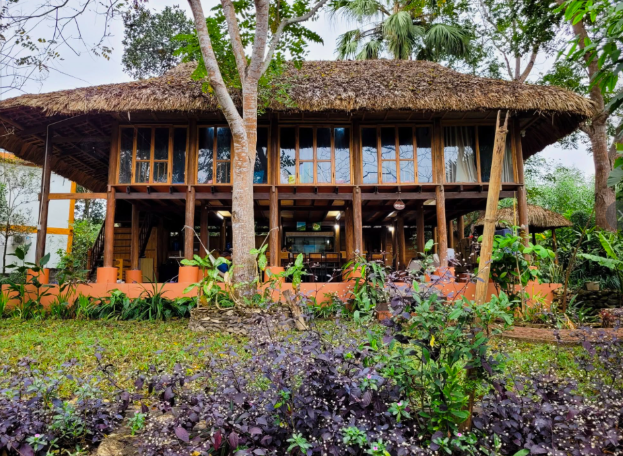 Biển chào mừng bằng gỗ tại farmstay